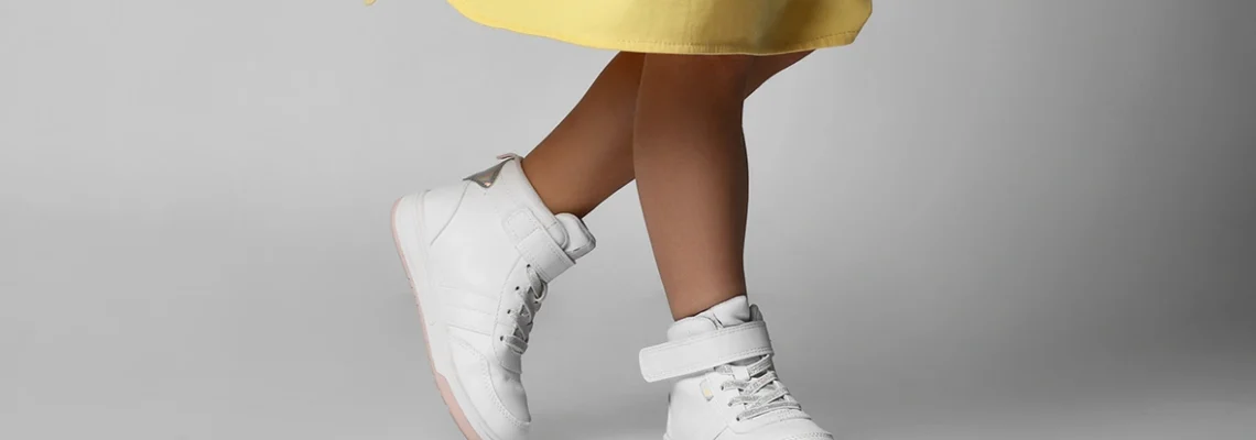 sneakers et chaussures traditionnelles